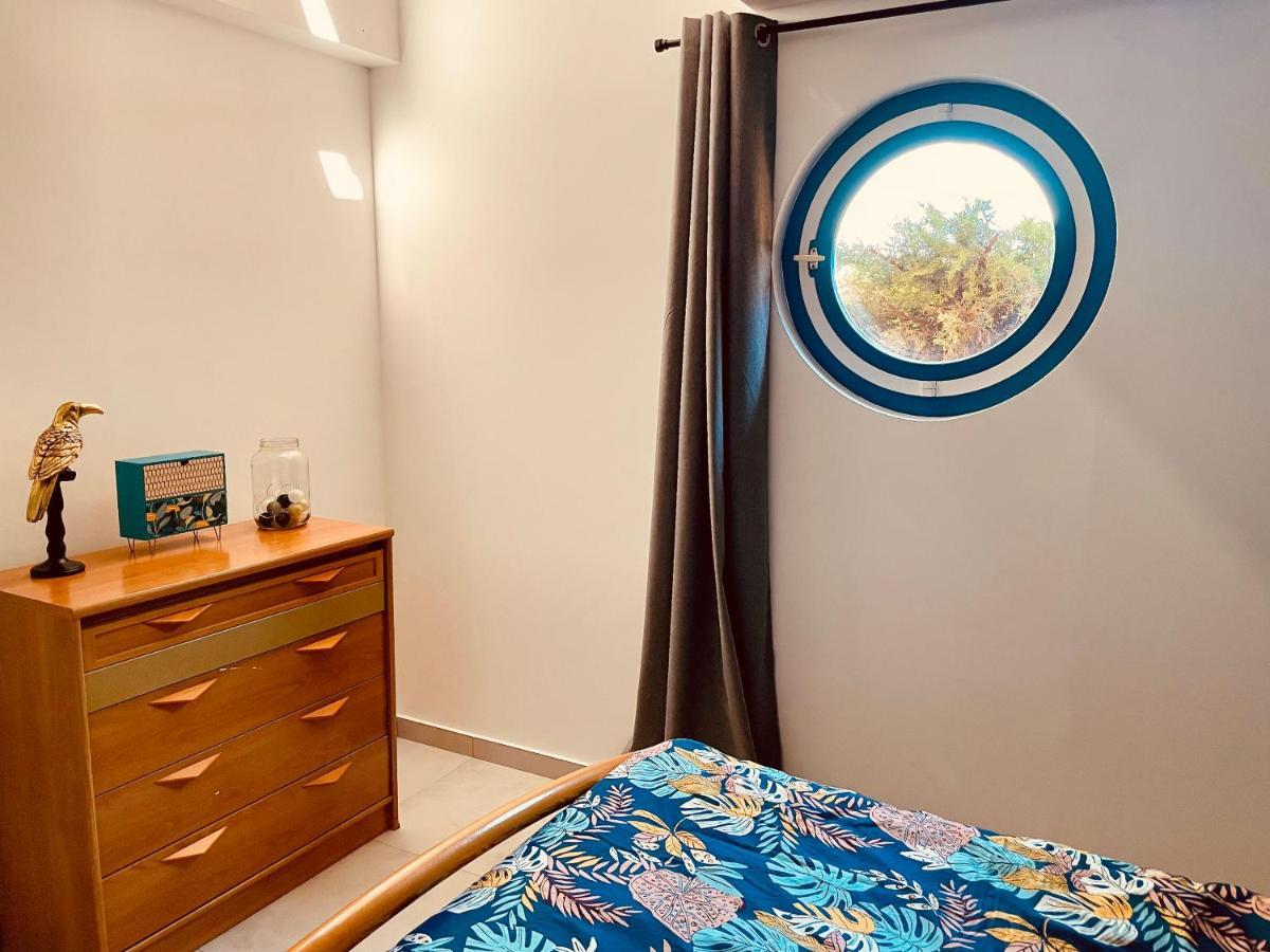 La Villa Perroquet Poncins Экстерьер фото